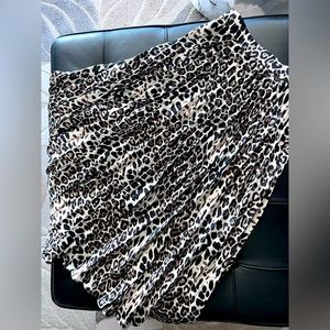 Leopard pleated midi skirt